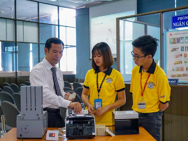 co nen hoc nganh tai chinh ngan hang khong co nen hoc nganh tai chinh ngan hang khong